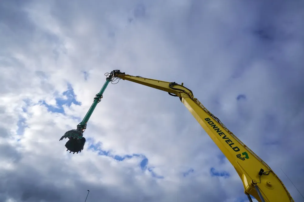 002+MST09298_HDR-1920w